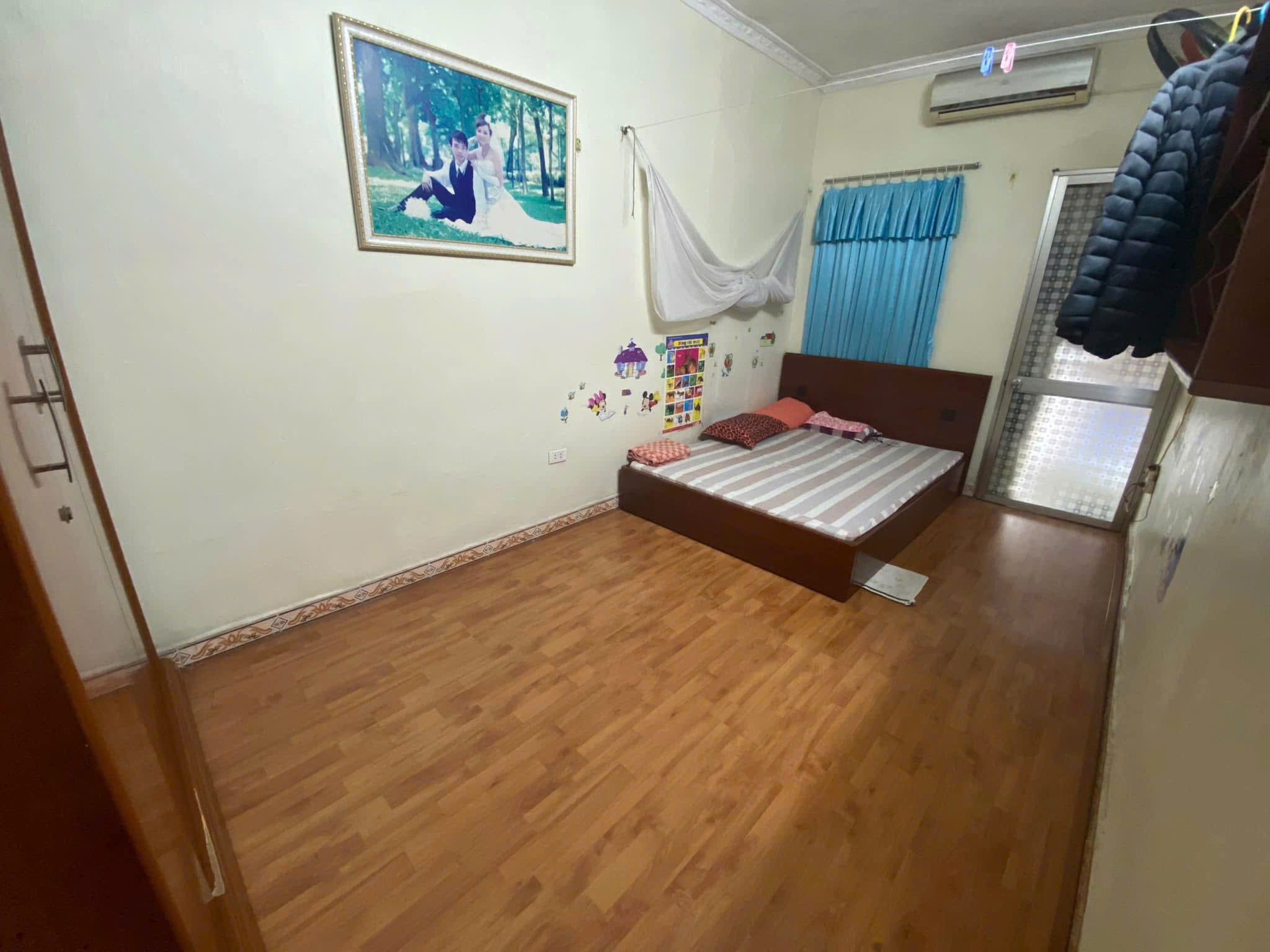 Cho thuê căn hộ Tập thể tầng 5 Thái Thịnh, 65m2, 2 ngủ, 8 Triệu Full đồ vào ngay - Ảnh 1